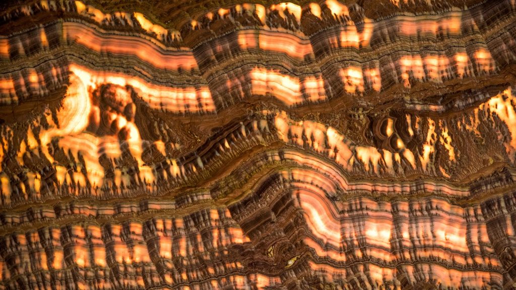 Rust Horizon backlit Onyx